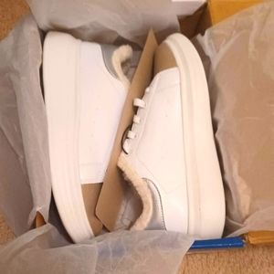 Women shoes size 9.5